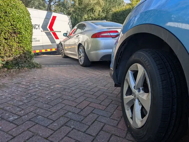 A car with a new iLink tyre fitted, with the Tyre Emergency van parked behind it
